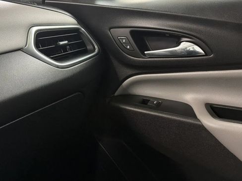 Used 2018 Chevrolet Equinox LS FWD image 16
