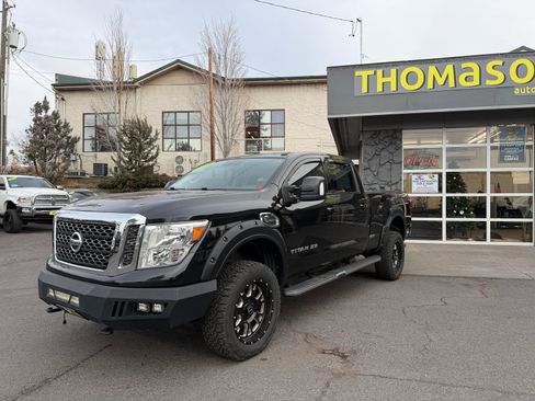 Used 2018 Nissan Titan SV w/ SV Convenience Package image 2