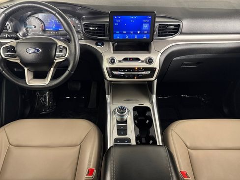 Used 2024 Ford Explorer XLT w/ Equipment Group 202A image 10