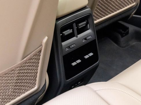 Certified 2025 Porsche Macan 4 Electric image 19