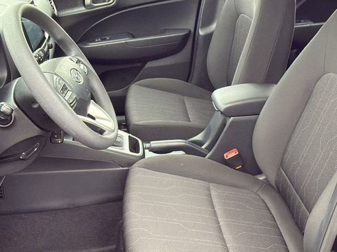 Used 2023 Hyundai Venue SE image 11