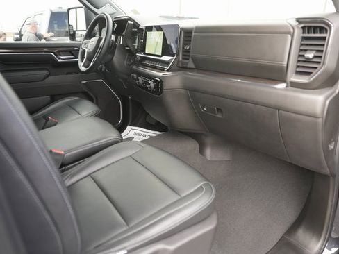 Used 2024 Chevrolet Silverado 2500 LT w/ Convenience Package image 17