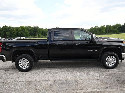 Used 2024 Chevrolet Silverado 2500 LT AWD/4WD image 8