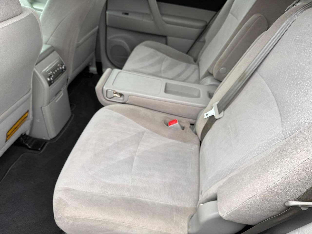 Used 2013 Toyota Highlander FWD image 12