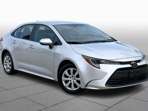 Used 2025 Toyota Corolla LE image 3