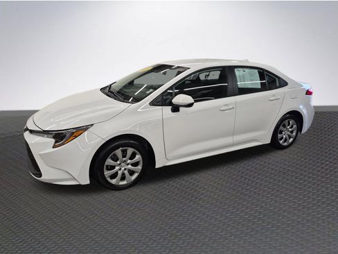 Used 2026 Toyota Corolla LE FWD image 2