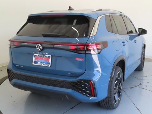 New 2026 Volkswagen Tiguan SEL R-Line AWD/4WD image 3