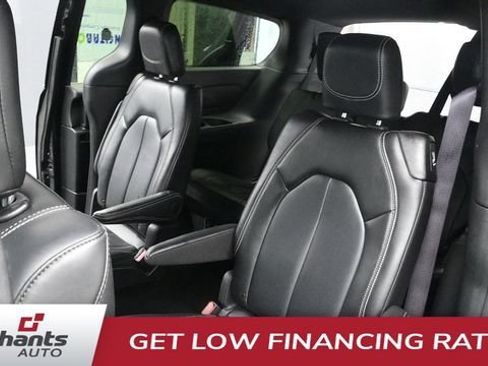 Used 2025 Chrysler Pacifica Select FWD image 22