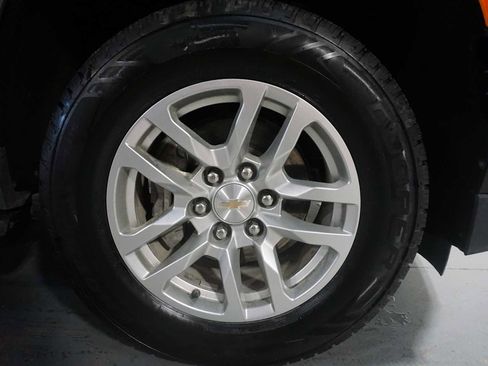 Used 2024 Chevrolet Suburban LT image 9