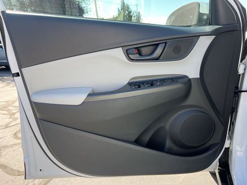 Used 2023 Hyundai Kona SEL image 9