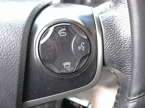 Used 2012 Toyota Camry XLE image 17