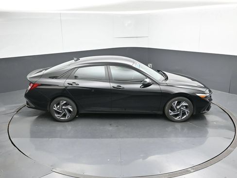 Certified 2025 Hyundai Elantra Sport FWD image 52