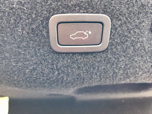 Used 2016 Jaguar XF Prestige image 45