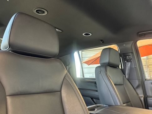 Used 2025 Chevrolet Suburban LT RWD image 20