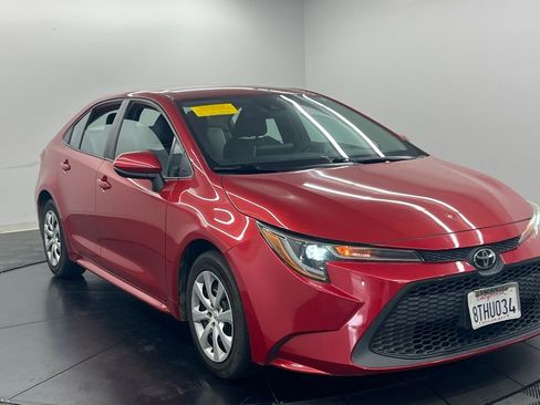 Used 2021 Toyota Corolla LE image 2