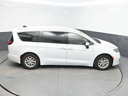 Used 2023 Chrysler Pacifica Touring-L FWD image 23