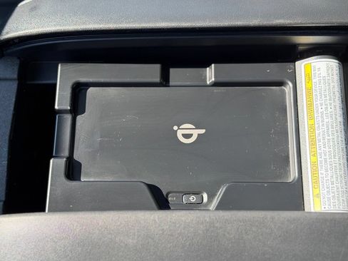 Used 2022 Toyota Highlander XLE AWD/4WD image 27