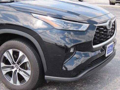 Used 2023 Toyota Highlander XLE FWD image 5