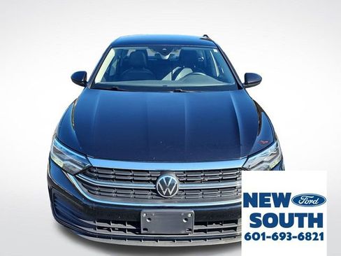 Used 2024 Volkswagen Jetta SE image 8