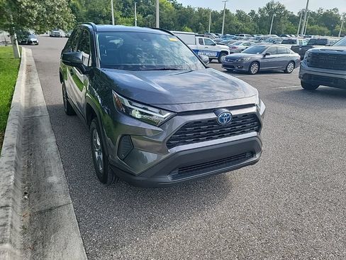 Used 2022 Toyota RAV4 XLE AWD/4WD image 2