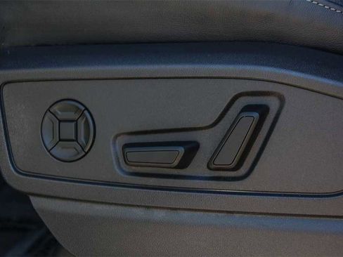 Used 2025 Audi Q5 Premium w/ Convenience Package image 21