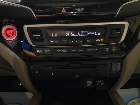 Used 2021 Honda Pilot Touring image 15