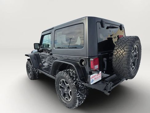 Used 2017 Jeep Wrangler Rubicon w/ Power Convenience Group AWD/4WD image 4
