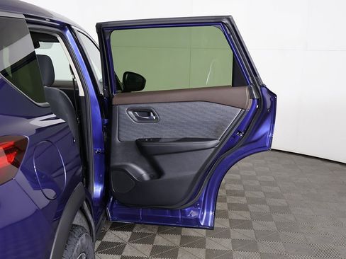 Used 2023 Nissan Rogue SV image 19