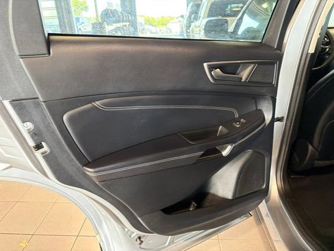 Used 2022 Ford Edge Titanium AWD/4WD image 6