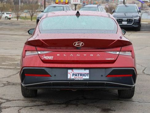Used 2024 Hyundai Elantra Limited image 4