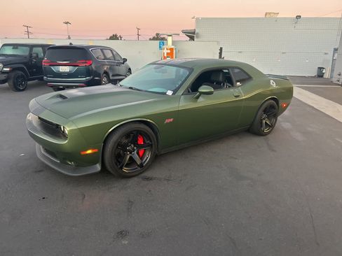 Used 2018 Dodge Challenger SRT w/ Technology Group image 3