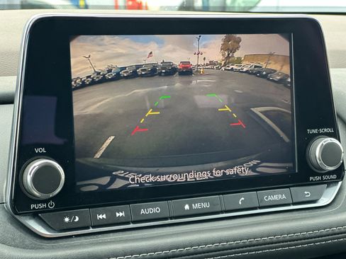 Used 2022 Nissan Rogue SV image 19