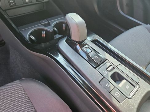 Used 2025 Toyota Prius LE image 25