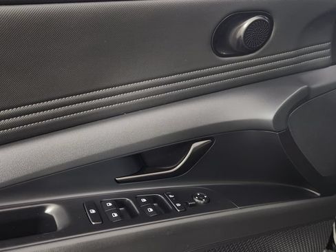 Certified 2025 Hyundai Elantra SEL FWD image 10