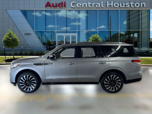 Used 2022 Lincoln Navigator Black Label image 2