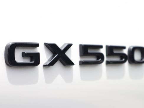 Used 2024 Lexus GX 550 w/ Accessory Package (Z1) AWD/4WD image 38