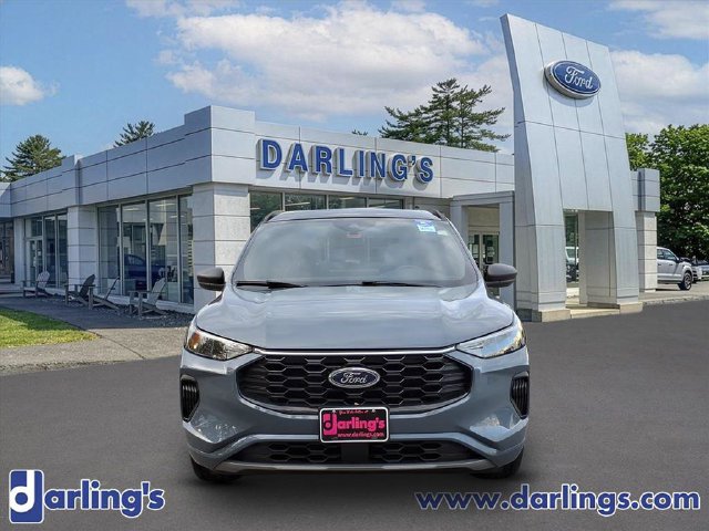 Used 2023 Ford Escape ST-Line w/ Tech Pack #1 AWD/4WD image 2