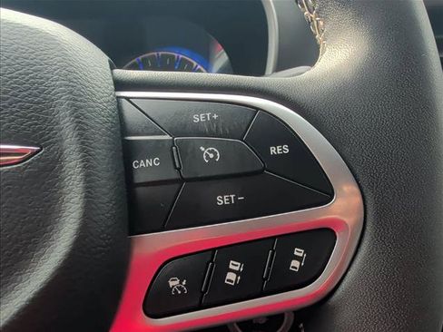 Used 2025 Chrysler Pacifica Select FWD image 13