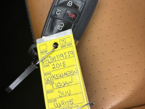 Used 2018 Volkswagen Tiguan SE image 30
