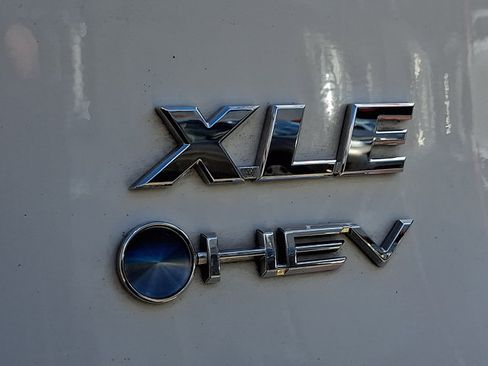 Used 2025 Toyota RAV4 XLE AWD/4WD image 30