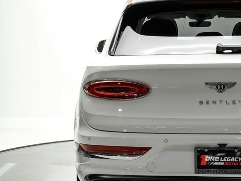 Used 2024 Bentley Bentayga AWD/4WD image 56