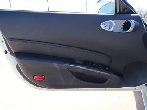 Used 2006 Nissan 350Z Touring image 28