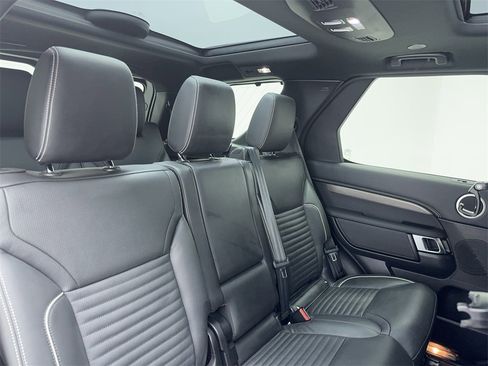 Used 2023 Land Rover Discovery Metropolitan Edition image 53