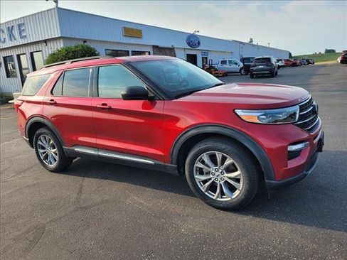 Certified 2023 Ford Explorer XLT w/ Equipment Group 202A AWD/4WD image 4