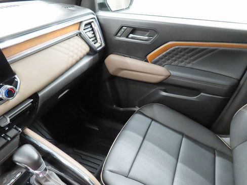 Used 2023 GMC Canyon Denali image 27