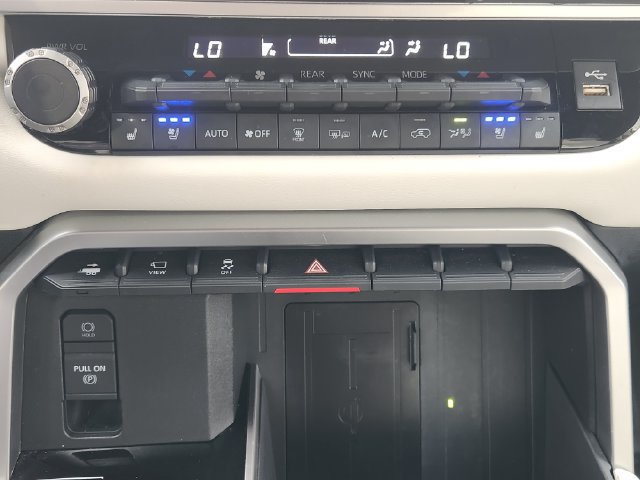 Used 2023 Toyota Sequoia Capstone AWD/4WD image 17