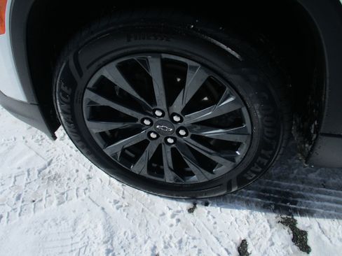 Certified 2023 Chevrolet Traverse RS image 9