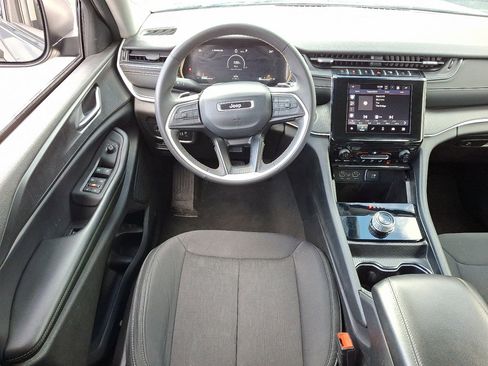 Used 2024 Jeep Grand Cherokee Laredo image 22