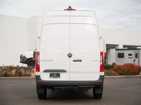 Used 2025 Mercedes-Benz Sprinter 2500 image 4