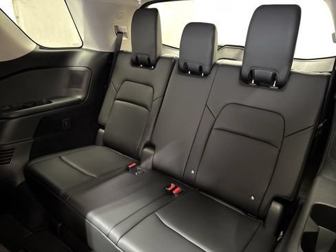 Used 2025 Nissan Pathfinder SL w/ SL Premium Package FWD image 15